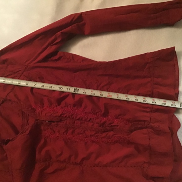 Red cotton embroidered and beaded blouse (M) - Picture 10 of 13